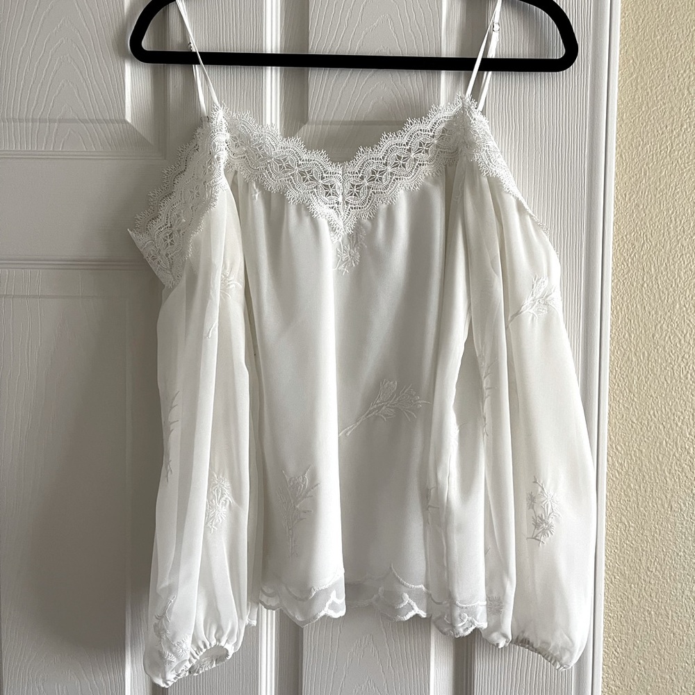 WAYF White Ivory Off Shoulder Blouse Top (sise S)